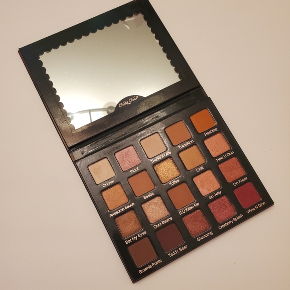 Two Violet Voss Eyeshadow Palettes (Essentials 2 & HG - PRO) - Picture 7 of 9